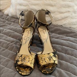 NWOB Jessica Simpson gold brocade block heels